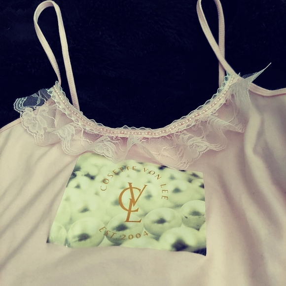 Clothes - Picture 3 of 4